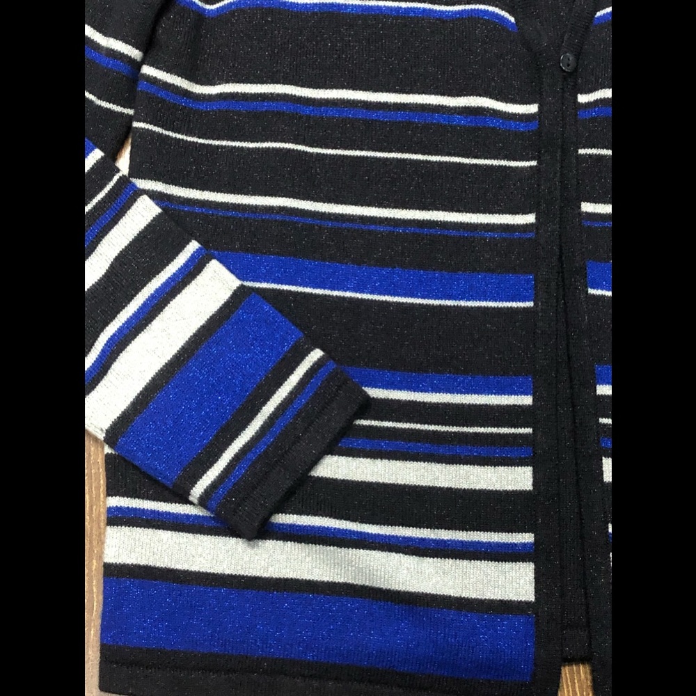 Ladies Sweater - Picture 2 of 5